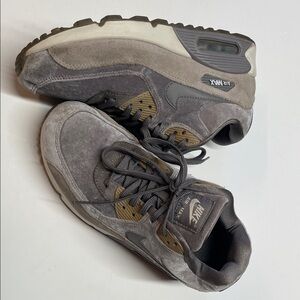 Nike Air Max 90 women’s 8.5 velvet gunsmoke, gray and tan. 898512-007